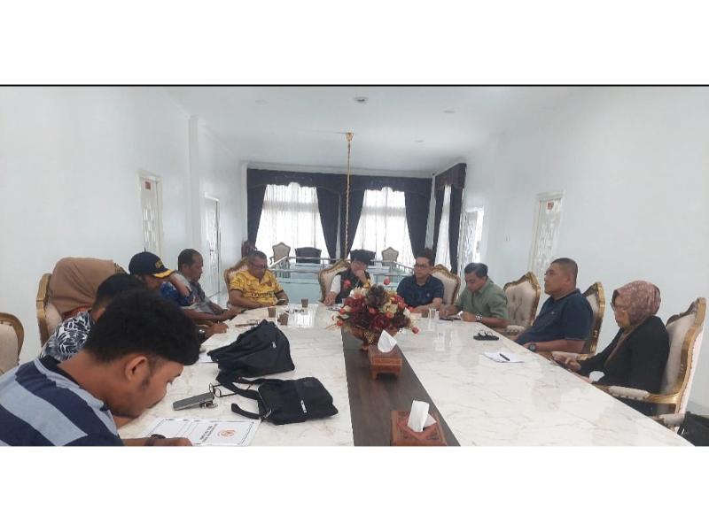  KONI Provinsi Sumatera Barat menggelar rapat kerja di Guesthouse Istana Gubernur Sumbar, Senin (10/11/2025)